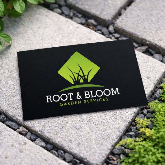 Elegant Gardener Green Grass Logo Minimal Black Visitenkarte