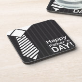 Elegant gekleidet bringt glückliche Väter zum Tag  Getränkeuntersetzer (Linke Seite)