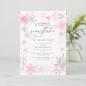 Elegant Glitter Pink Little Snowflake Baby Shower Einladung (Stehend Vorderseite)