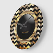 Elegant Gold and Black Chevron Design Große Wanduhr (Winkel)