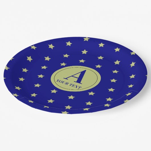 Elegant Gold & Blue Star Pattern Monogram Pappteller (Schrägansicht)