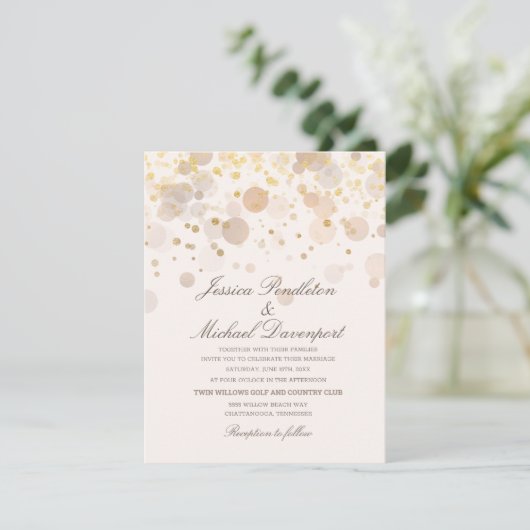 Elegant Gold Confetti Romantische Script Wedding Einladung (Stehend Vorderseite)