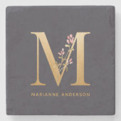 Elegant Gold Floral M Monogram Chic Personalisiert Steinuntersetzer (Vorderseite)