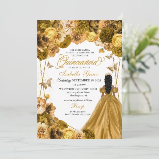 Elegant Gold Floral Quinceanera Einladung (Stehend Vorderseite)