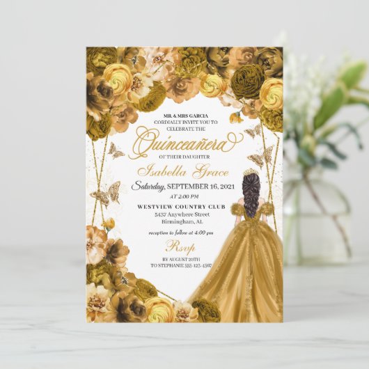 Elegant Gold Floral Quinceanera Einladung (Stehend Vorderseite)