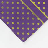 Elegant Gold Foil Polka Punkte auf Lila Monogramm Fleecedecke (Ecke)