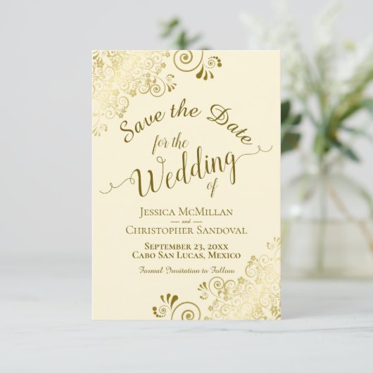 Elegant Gold Lace Filigree auf Ivory Cream Wedding Save The Date (Stehend Vorderseite)