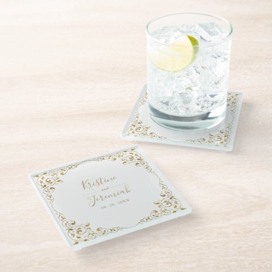 Elegant Gold Leaf Script Name Wedding Glasuntersetzer (Schrägansicht)