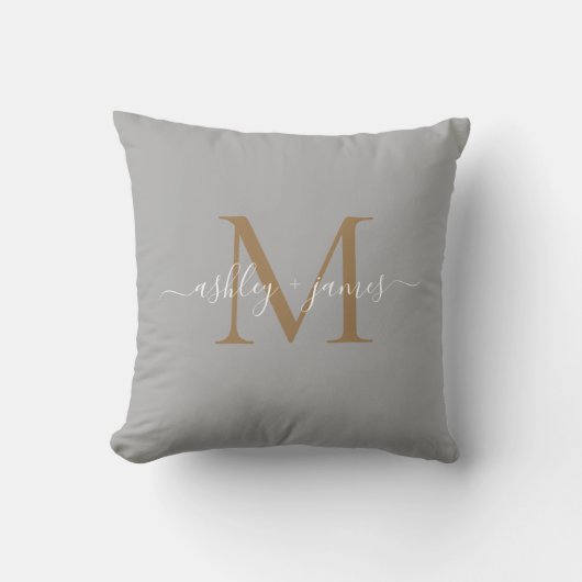 Elegant Gold Monogram Script Names Wedding Gray Kissen (Vorderseite)