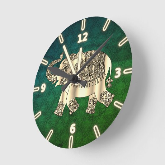 Elegant Gold Paisley Floral Elephant, Green Damask Runde Wanduhr (Winkel)