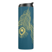 Elegant Gold Peacock Feathers Monogram Tumbler Thermosbecher (Nach links gedreht)