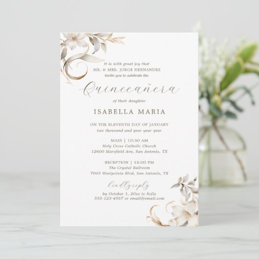 Elegant Gold Silver White Florals Quinceañera Einladung (Stehend Vorderseite)