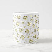 Elegant Gold Snowflake Winter Pattern Jumbo-Tasse (Vorderseite)
