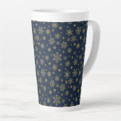 Elegant Gold Snowflake Winter Pattern Milchtasse (Rechte Ecke)