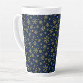 Elegant Gold Snowflake Winter Pattern Milchtasse (Linke Ecke)