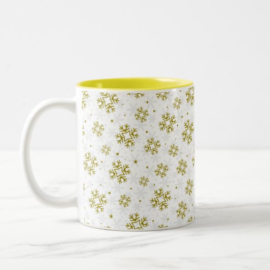 Elegant Gold Snowflake Winter Pattern Zweifarbige Tasse (Links)