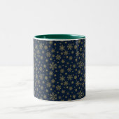Elegant Gold Snowflake Winter Pattern Zweifarbige Tasse (Mittel)