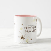 Elegant Gold Stars "New Year, New Vibes Zweifarbige Tasse (VorderseiteRechts)