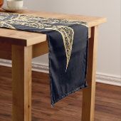 Elegant Gold Sun Mandala Blue Nebula Design Mittelgroßer Tischläufer (Beispiel)