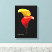 Elegant Gold und Crimson Calla Lilies Leinwanddruck (Insitu (Holzboden))
