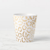 Elegant Gold White Leopard Cheetah Animal Print Milchtasse (Vorderseite)
