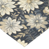 Elegant Golden Floral Harmonie auf dunklem Hinterg Tischdecke (Schrägansicht)