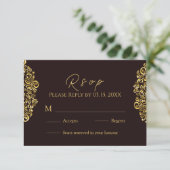 Elegant Golden Maroon Damask RSVP Karte (Stehend Vorderseite)