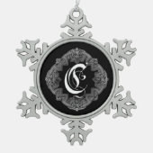 Elegant Goth Initial C Snowflake Schneeflocken Zinn-Ornament (Vorderseite)