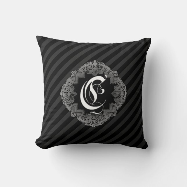 Elegant Goth Initial C Throw Kissen (Vorderseite)