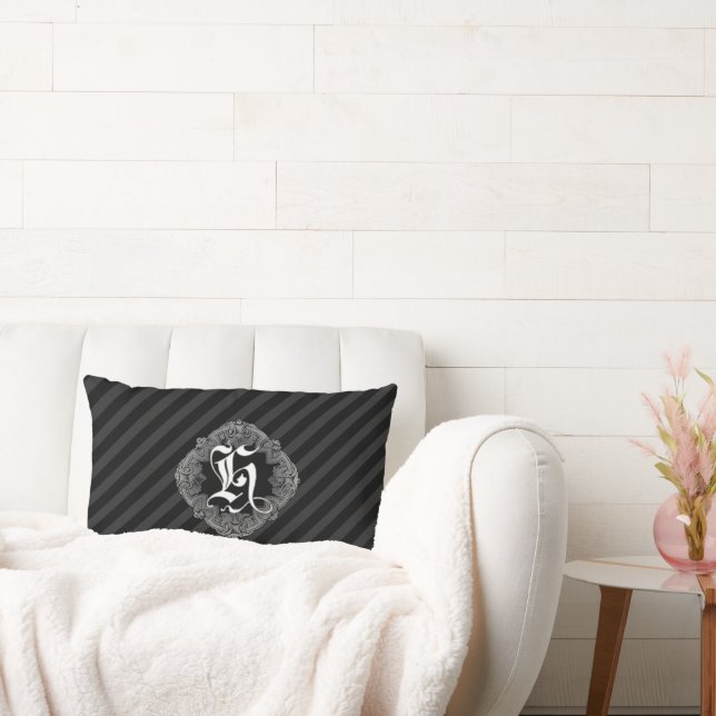 Elegant Goth Initial H Lendenkissen (Liege)