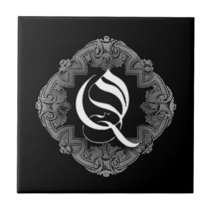 Elegant Goth Initial Q Fliese