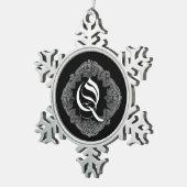 Elegant Goth Initial Q Snowflake Ornament (Rechts)