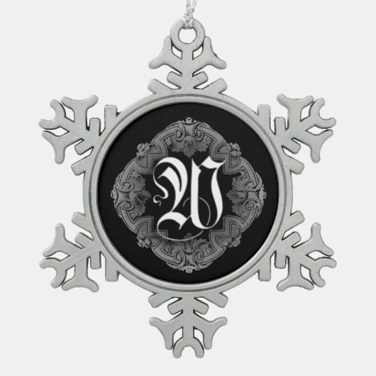 Elegant Goth Initial W Snowflake Schneeflocken Zinn-Ornament (Vorderseite)