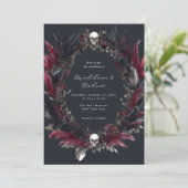 Elegant Gothic Gray Red Feather Wreath Wedding Einladung (Stehend Vorderseite)