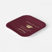 Elegant Grad Cap Burgundy Gold Graduation Party Pappteller (Gewinkelt)