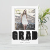 Elegant GRAD Class of 2025 Abschluss Foto Einladung (Stehend Vorderseite)