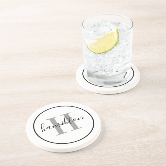 Elegant Gray Black Round Custom Monogram Initial Getränkeuntersetzer (Seite)
