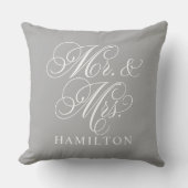 Elegant Gray Mr. und Mrs. Script Custom Monogram Kissen (Vorderseite)