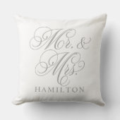 Elegant Gray Mr. und Mrs. Script Custom Monogram Kissen (Vorderseite)