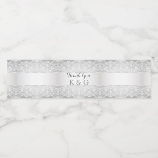 Elegant Gray Perlweiße Spitzenhochzeit Wasserflaschenetikett (Einzelnes Label)