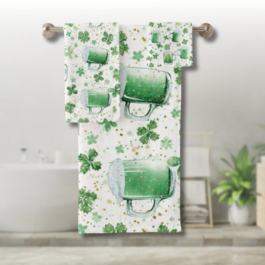 Elegant Green Beer Mugs and Shamrocks White Badhandtuch Set