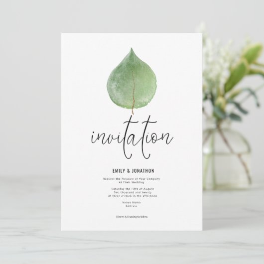 Elegant Green Eucalyptus Leaf Script Wedding Einladung (Stehend Vorderseite)