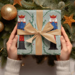 Elegant Green Festive Merry Christmas Nutcracker Geschenkpapier<br><div class="desc">Wenn Sie einen festlichen und kreativen Weg suchen, um Ihre Feiertage zu versenden, schauen Sie sich unser elegantes grünes Weihnachts-Weihnachtsnachtskugel-Papier an! Dieses Urlaubspapier zeigt eine schöne Abbildung eines Nussknackers in festlicher Umgebung. Schönes Weihnachts Nutcracker Packpapier! Dieses Design ist ein einzigartiges Kunstwerk, das von mir gezeichnet und illustriert wurde, sodass Sie...</div>