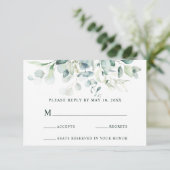 Elegant Green Foliage Wedding RSVP Karte (Stehend Vorderseite)