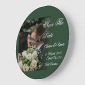 Elegant Green Kiss Save the Date Große Wanduhr (Winkel)