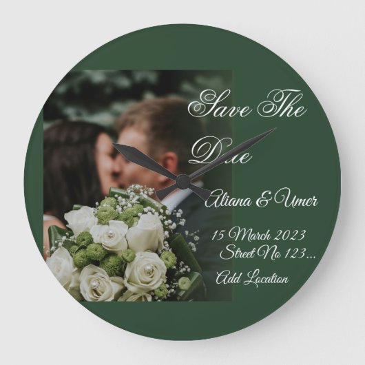 Elegant Green Kiss Save the Date Große Wanduhr (Vorderseite)