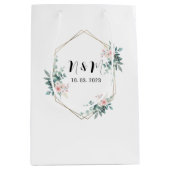 Elegant Green Monogram Eucalyptus Wedding Mittlere Geschenktüte (Vorderseite)