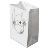 Elegant Green Monogram Eucalyptus Wedding Mittlere Geschenktüte (Rückseite Schrägansicht)