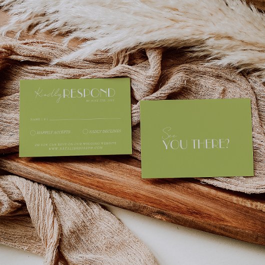 Elegant Green White Minimalist Bright Wedding RSVP Karte