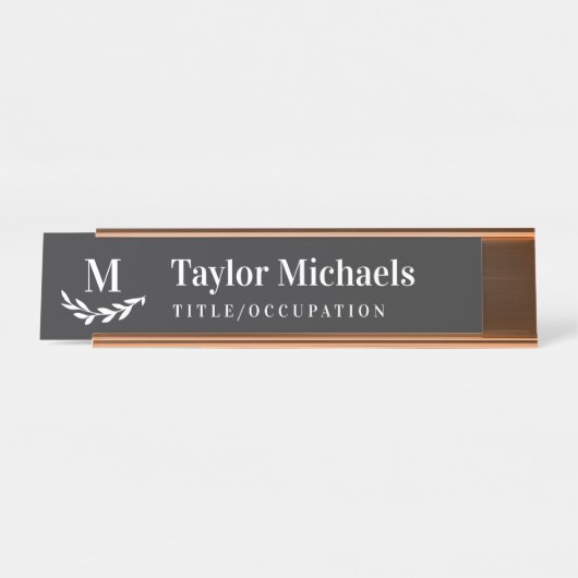 Elegant Greenery Charcoal White Monogram & Name Schreibtischnamensplakette (Vorderseite )